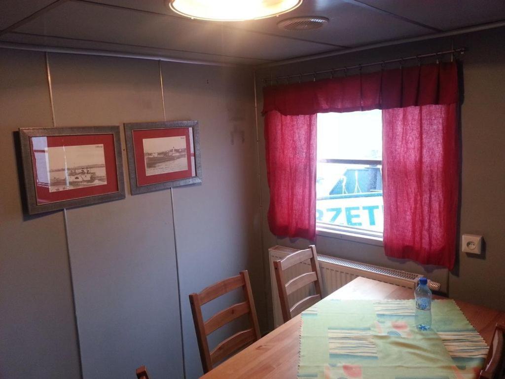 Barka Basia Hotel na wodzie *
