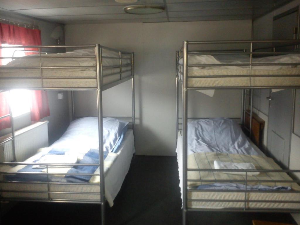 Barka Basia Hotel na wodzie *